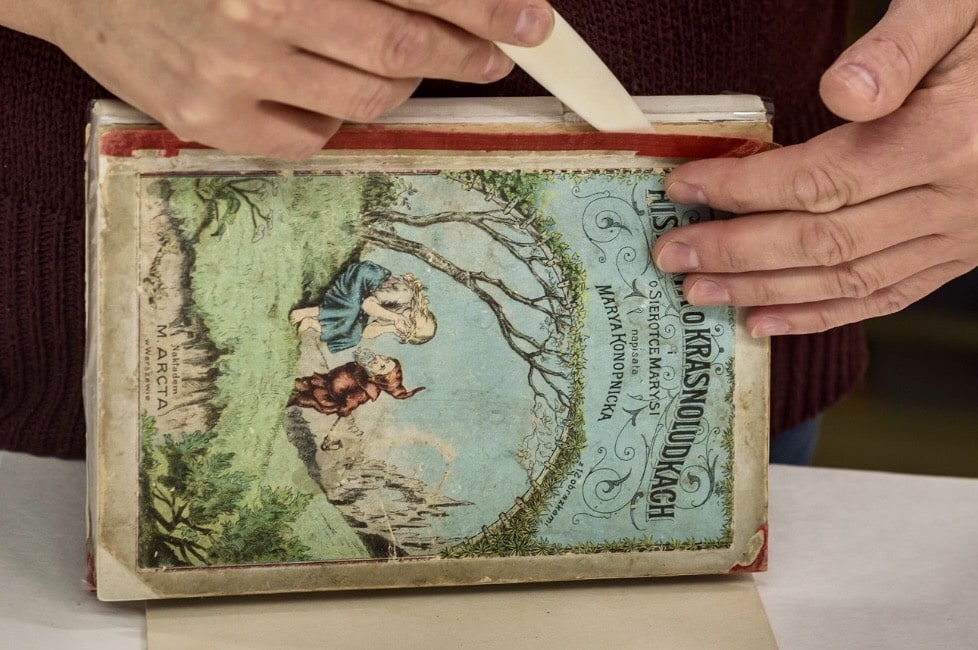 Problematyka konserwacji zabytkowych druków z XIX wieku na przykładzie książki Marii Konopnickiej
