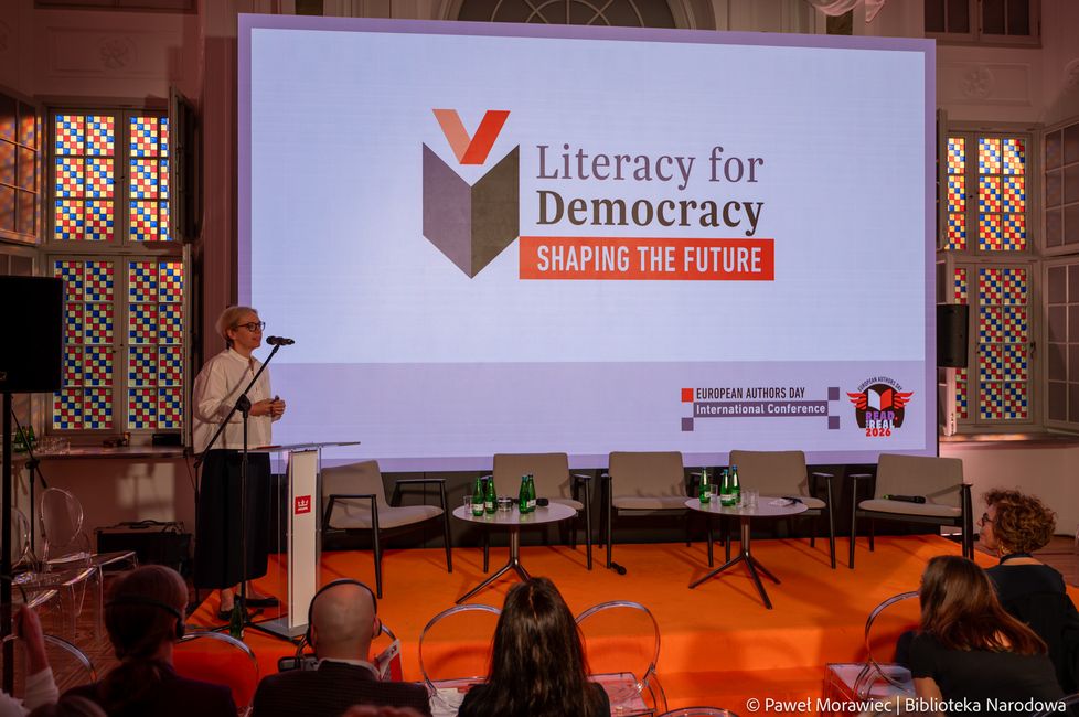 Czytanie to fundament demokracji i&nbsp;gospodarki w&nbsp;erze AI. Międzynarodowa konferencja „Literacy for Democracy” w&nbsp;Warszawie