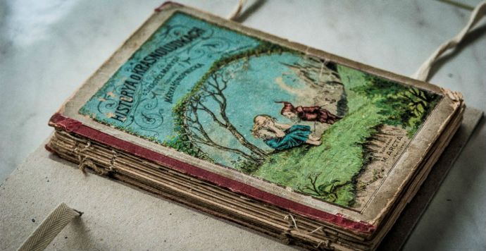 Powiększ obraz: Okładka pierwszego wydania baśni o krasnoludkach i sierotce Marysi